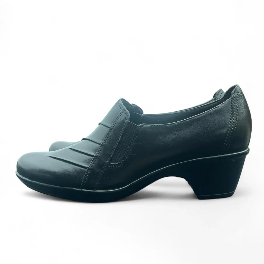 Clarks Partridge Women’s Pleated Leather Slip On Shoes Black Loafers 89487 Sz 7
